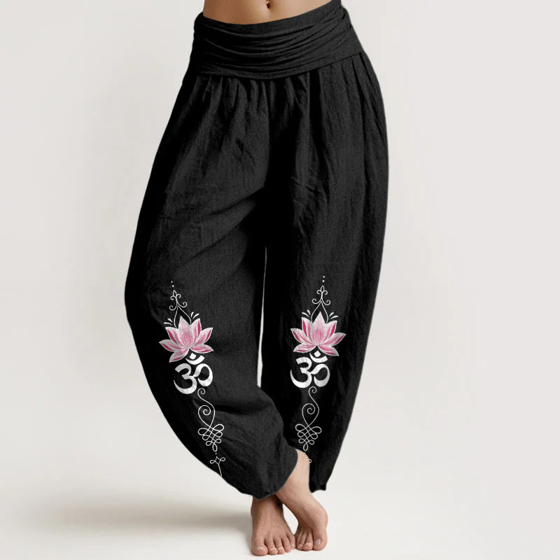 Buddha Stones Pantaloni harem da donna in cotone con motivo a fiore di loto e scritta OM in sanscrito, con elastico in vita. - Image 6