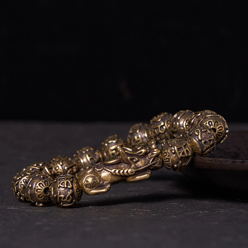 Buddha Stones Pi Xiu che trasportano il carattere Fu Sei parole vere 'om Mani Padme Hum' Braccialetto della ricchezza con perline di rame