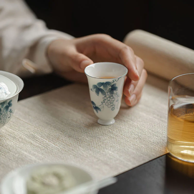 Buddha Stones Piccola tazza da tè in ceramica dipinta a mano con uva Tazza da tè Kung Fu 30 ml - Image 5