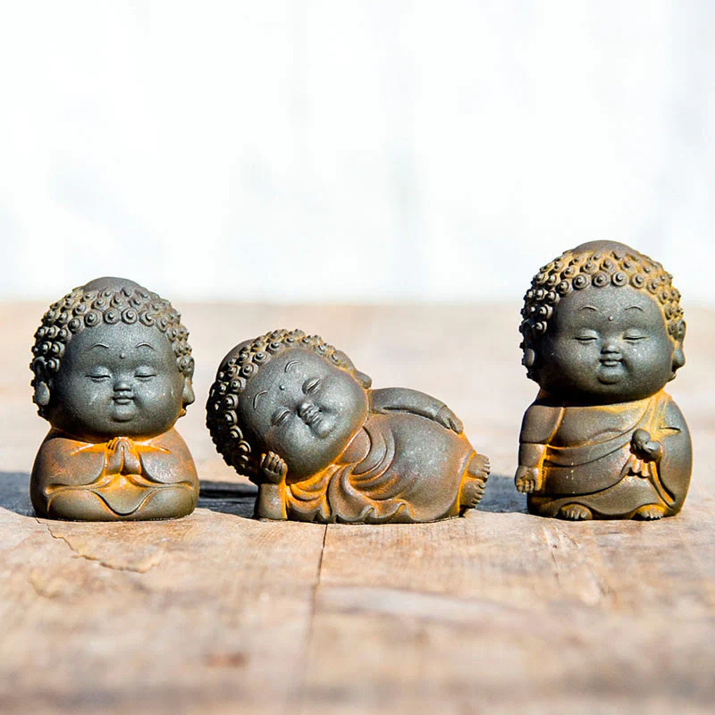 Buddha Stones Piccolo In Piedi Sdraiato Seduto Carino Buddha Polvere di Ferro Ruggine Statua in Resina Decorazione per la Casa - Image 3