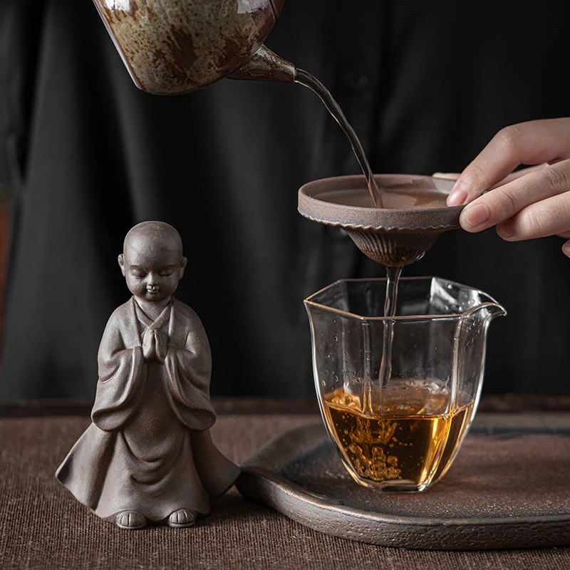 Buddha Stones Piccolo monaco marrone Cappello Colino Ceramica Accessori per il tè Figurina Zen Casa Scrivania Decorazione - Image 5