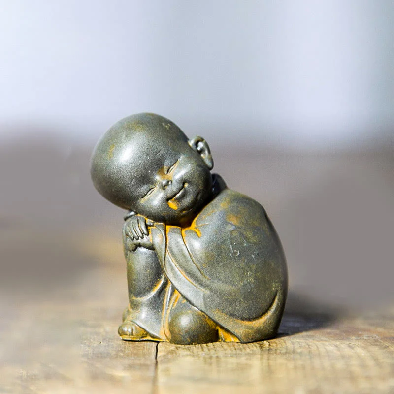 Buddha Stones Piccolo Monaco Meditante Ferro Polvere Ruggine Statua Resina Decorazione Scrivania - Image 9