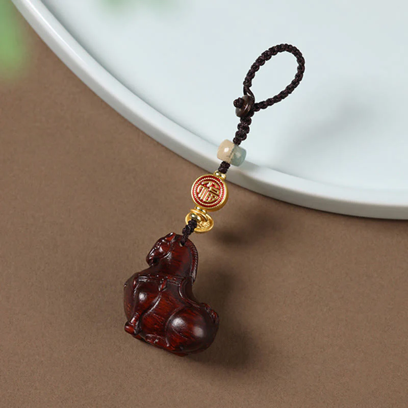 Buddha Stones Portachiavi con piccola foglia di sandalo rosso e vari tipi di sandalo, simbolo dell'anno del cavallo Fu