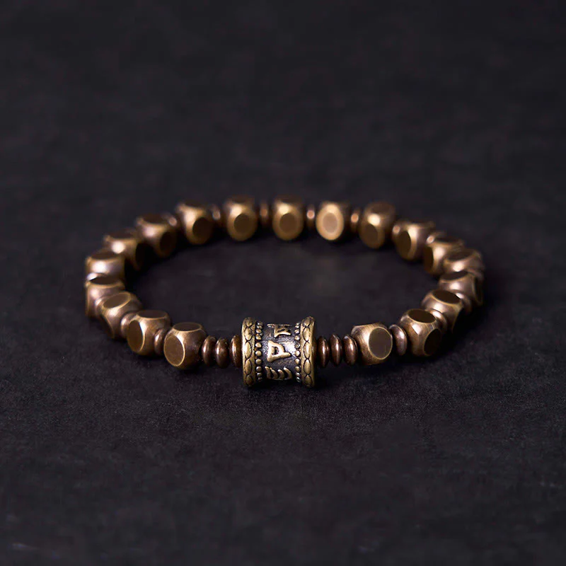 Buddha Stones Tibetano Om Mani Padme Hum Amuleto in ottone intagliato in rame Focus Bracciale
