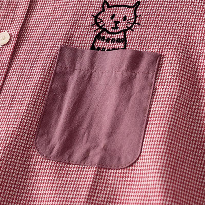 Camicia da donna a maniche lunghe con colletto rialzato, bottoni, ricamo a quadri con gatto e gattino, motivo Buddha Stones Fall - Image 11