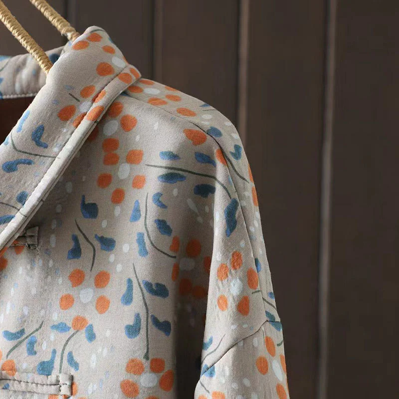 Camicia da donna in cotone a maniche lunghe con colletto rialzato, bottoni a rana, Buddha Stones, fiori invernali, foglie verdi - Image 17
