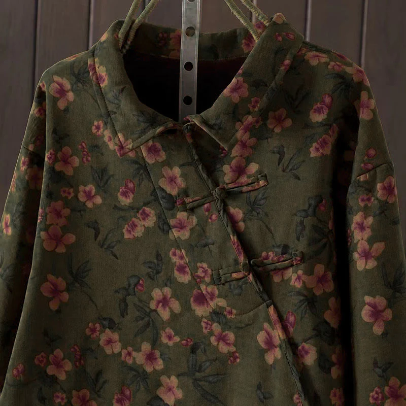 Camicia da donna in cotone a maniche lunghe con colletto rialzato, bottoni a rana, Buddha Stones, fiori invernali, foglie verdi - Image 3
