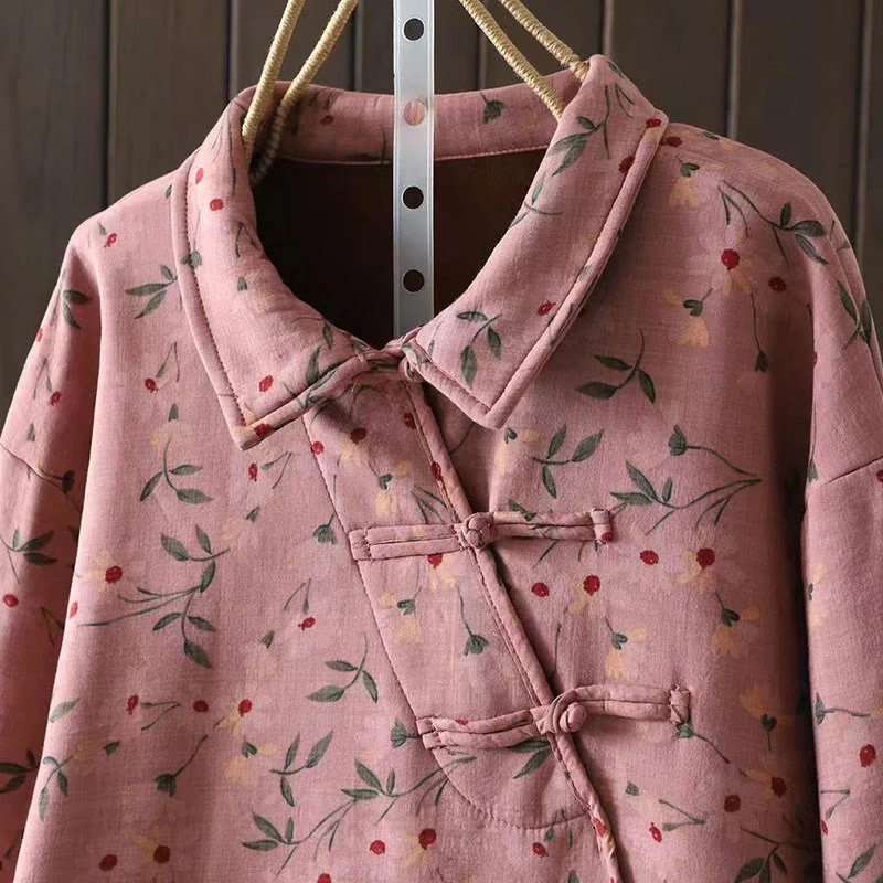 Camicia da donna in cotone a maniche lunghe con colletto rialzato, bottoni a rana, Buddha Stones, fiori invernali, foglie verdi - Image 6