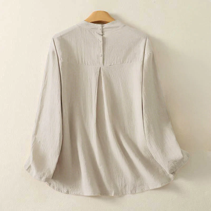 Camicia da donna in cotone a maniche lunghe con scollo rotondo e tre bottoni, modello Buddha Stones Fall Plain - Image 2
