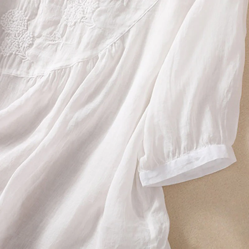 Camicia da donna in cotone e lino a mezza manica con scollo rotondo e fiori ricamati con Buddha Stones - Image 11