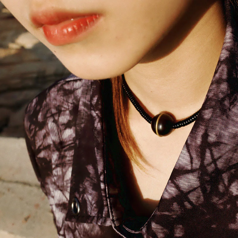 Collana con bracciale a doppio giro in Buddha Stones, in legno di ebano, in ottone e rame, con sfera di equilibrio cubica - Image 12