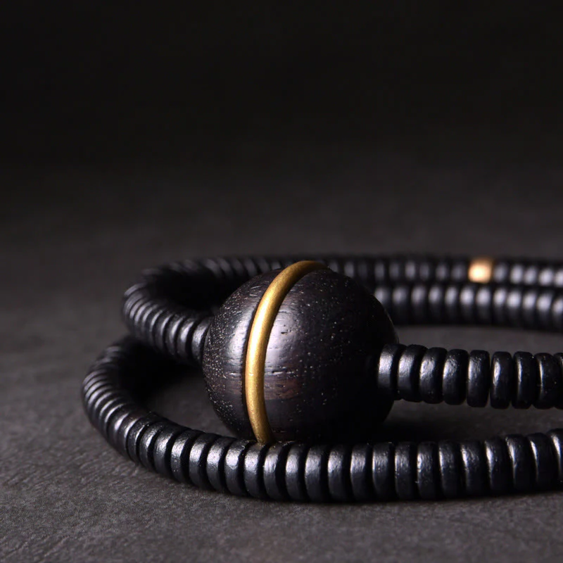 Collana con bracciale a doppio giro in Buddha Stones, in legno di ebano, in ottone e rame, con sfera di equilibrio cubica - Image 3