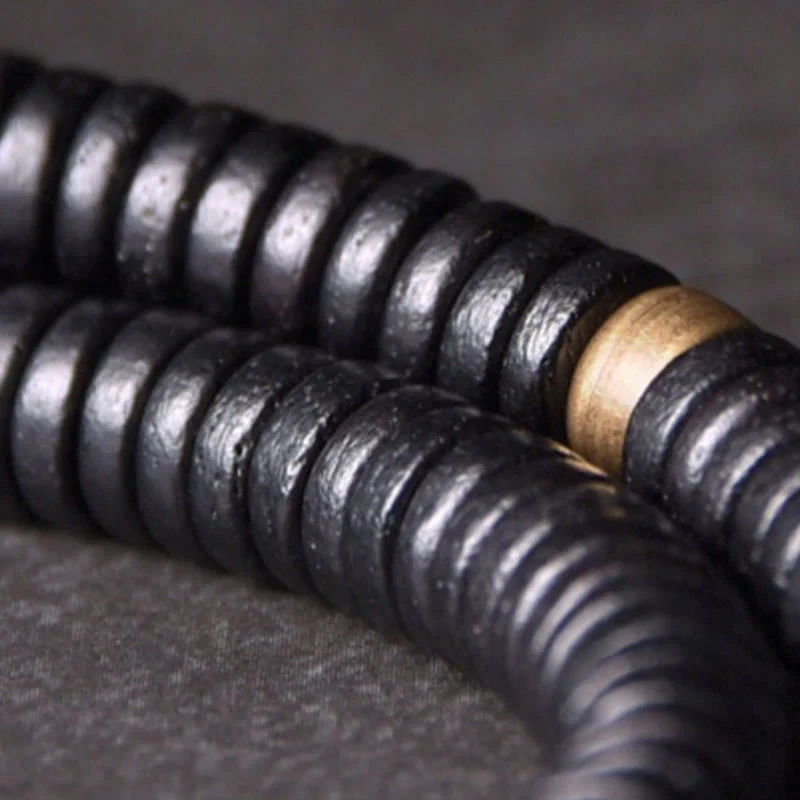 Collana con bracciale a doppio giro in Buddha Stones, in legno di ebano, in ottone e rame, con sfera di equilibrio cubica - Image 8