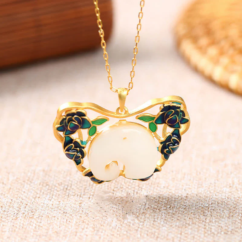 Collana con ciondolo a forma di catena con farfalla, elefante e loto in giada bianca - Image 2