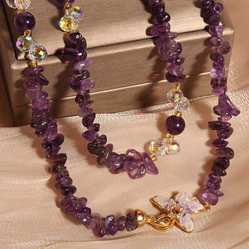 Collana con ciondolo a forma di farfalla, fiore, ametista, quarzo fragola e pietre Buddha Stones. - Image 5