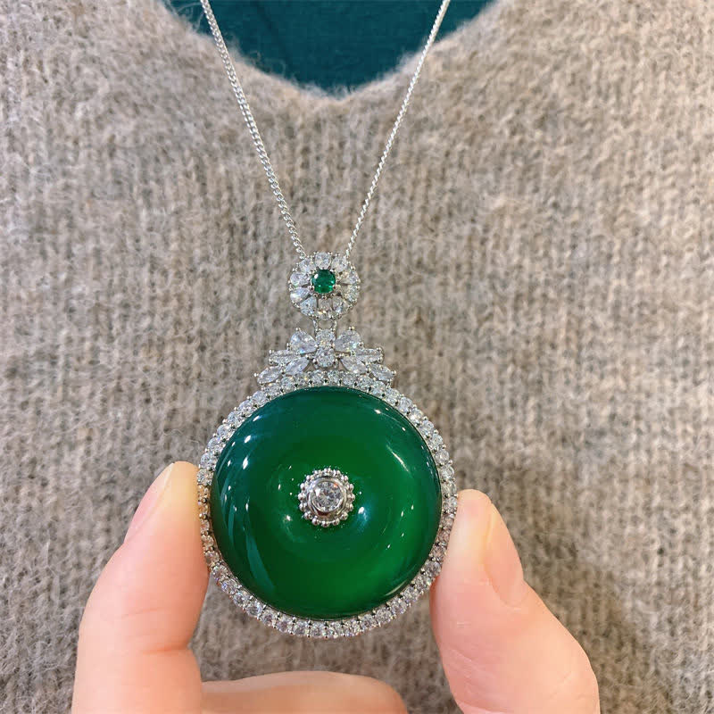 Collana con ciondolo a forma di fibbia rotonda in calcedonio verde con Buddha Stones e forza della pace - Image 6