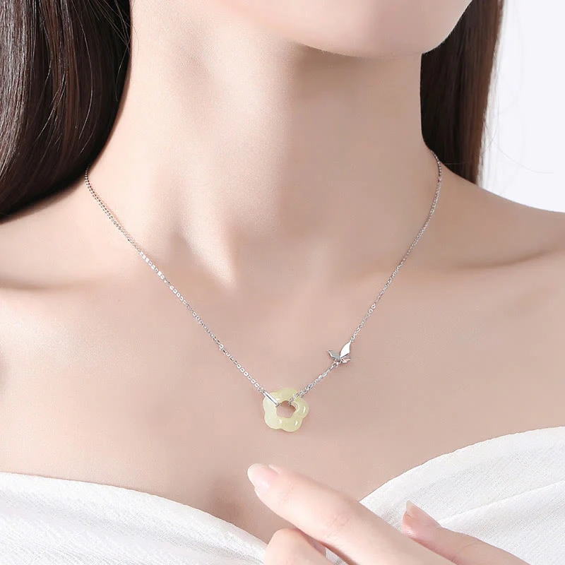 Collana con ciondolo a forma di fiore di giada Hetian con farfalla in argento sterling 925 Buddha Stones - Image 9