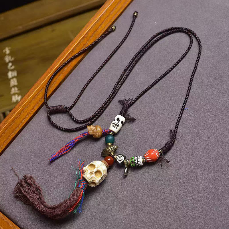 Collana con ciondolo a forma di teschio tibetano Buddha Stones, il Signore della Foresta dei Cadaveri, che tiene lontani gli spiriti maligni.