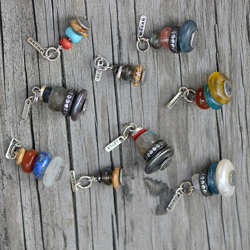 Collana con ciondolo calmante in labradorite con vari cristalli e Buddha Stones Zen Cairn - Image 3