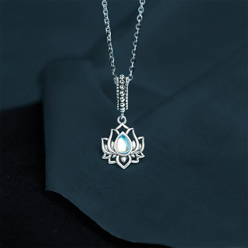 Collana con ciondolo curativo in pietra di luna con design a loto in argento sterling 925 Buddha Stones