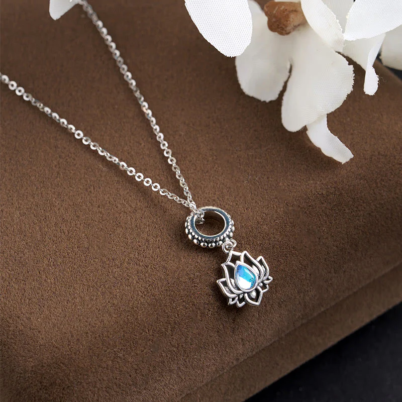 Collana con ciondolo curativo in pietra di luna con design a loto in argento sterling 925 Buddha Stones - Image 2