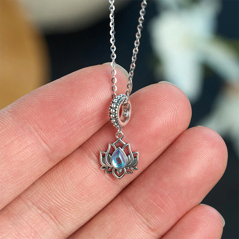 Collana con ciondolo curativo in pietra di luna con design a loto in argento sterling 925 Buddha Stones - Image 4