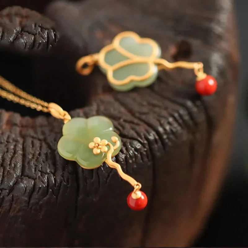 Collana con ciondolo della prosperità in agata rossa e giada con fiore di prugna d'epoca - Image 4