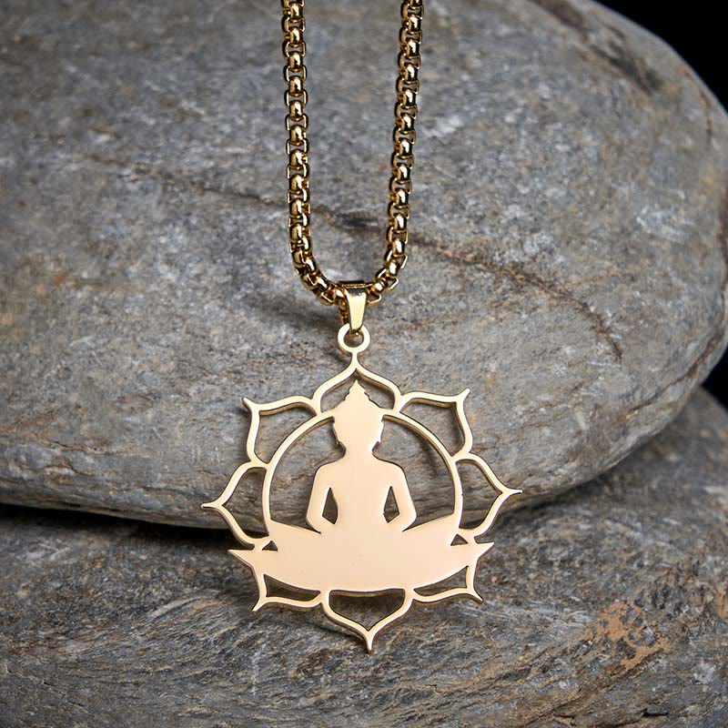 Collana con ciondolo dell'illuminazione in acciaio inossidabile con design vintage Buddha Stones Buddha seduto sul loto di Buddha