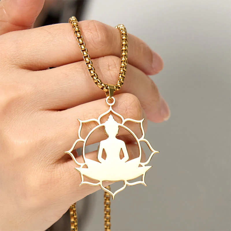 Collana con ciondolo dell'illuminazione in acciaio inossidabile con design vintage Buddha Stones Buddha seduto sul loto di Buddha - Image 5