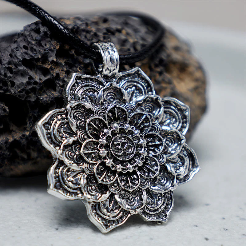 Collana con ciondolo di benedizione del loto tibetano Buddha Stones - Image 3