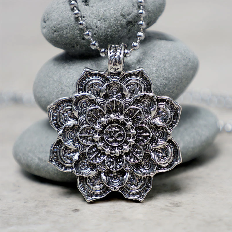 Collana con ciondolo di benedizione del loto tibetano Buddha Stones - Image 5