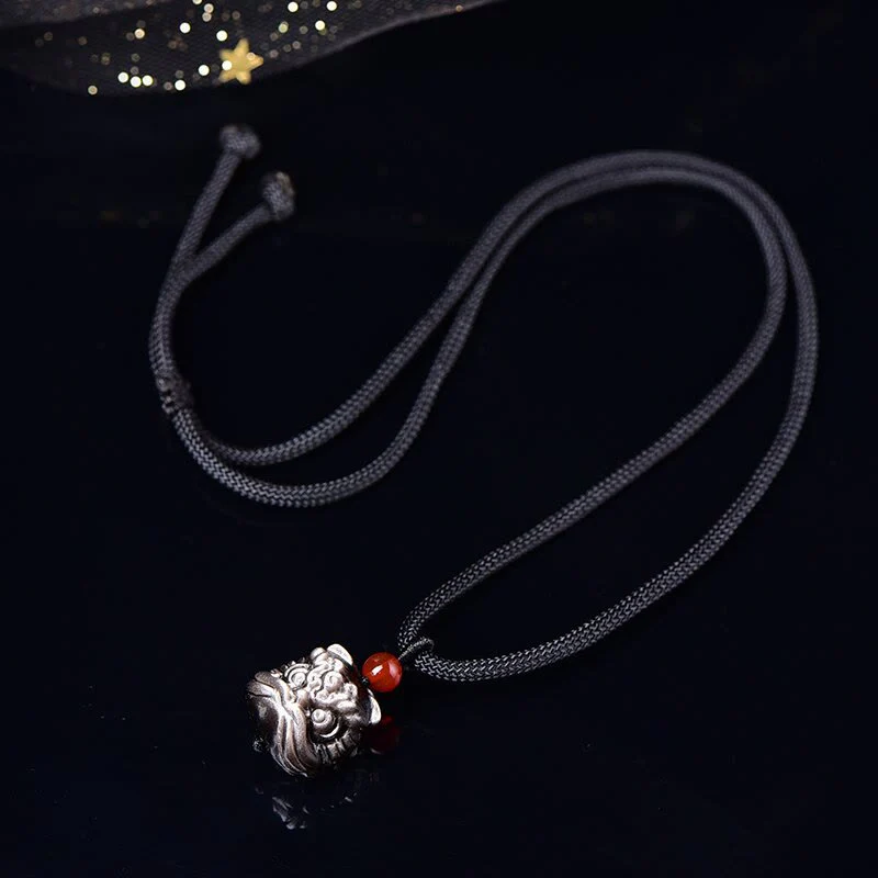 Collana con ciondolo di protezione del leone danzante in ossidiana lucida d'argento naturale Buddha Stones - Image 5