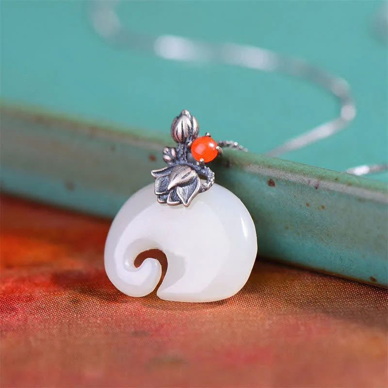 Collana con ciondolo di protezione del loto dell'elefante in giada bianca - Image 4