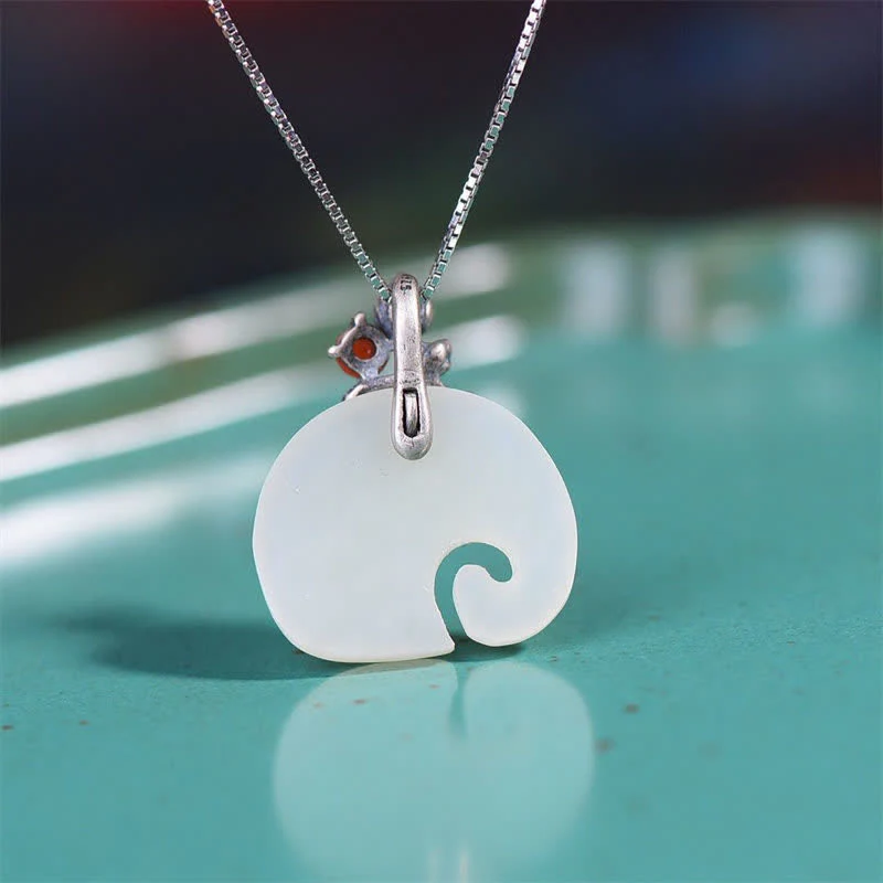 Collana con ciondolo di protezione del loto dell'elefante in giada bianca - Image 5