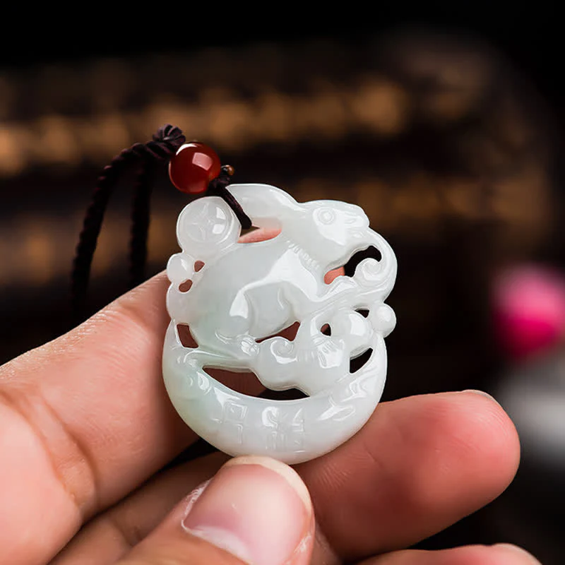 Collana con ciondolo di protezione della luna crescente in giada bianca dell'anno del coniglio - Image 4