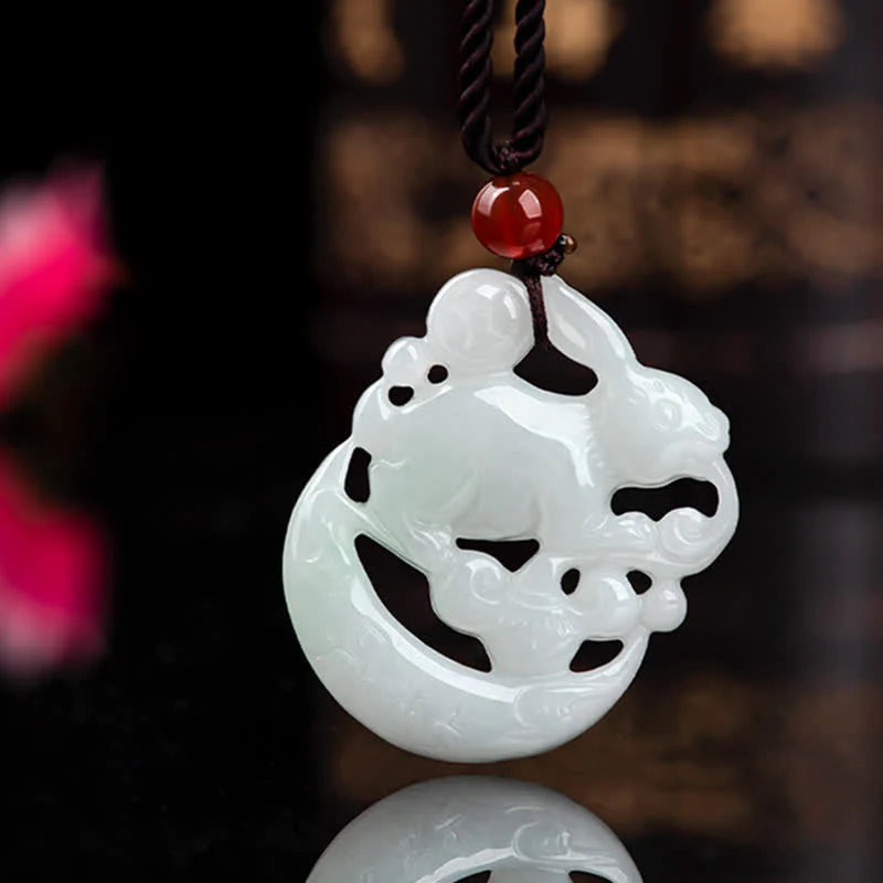 Collana con ciondolo di protezione della luna crescente in giada bianca dell'anno del coniglio - Image 6