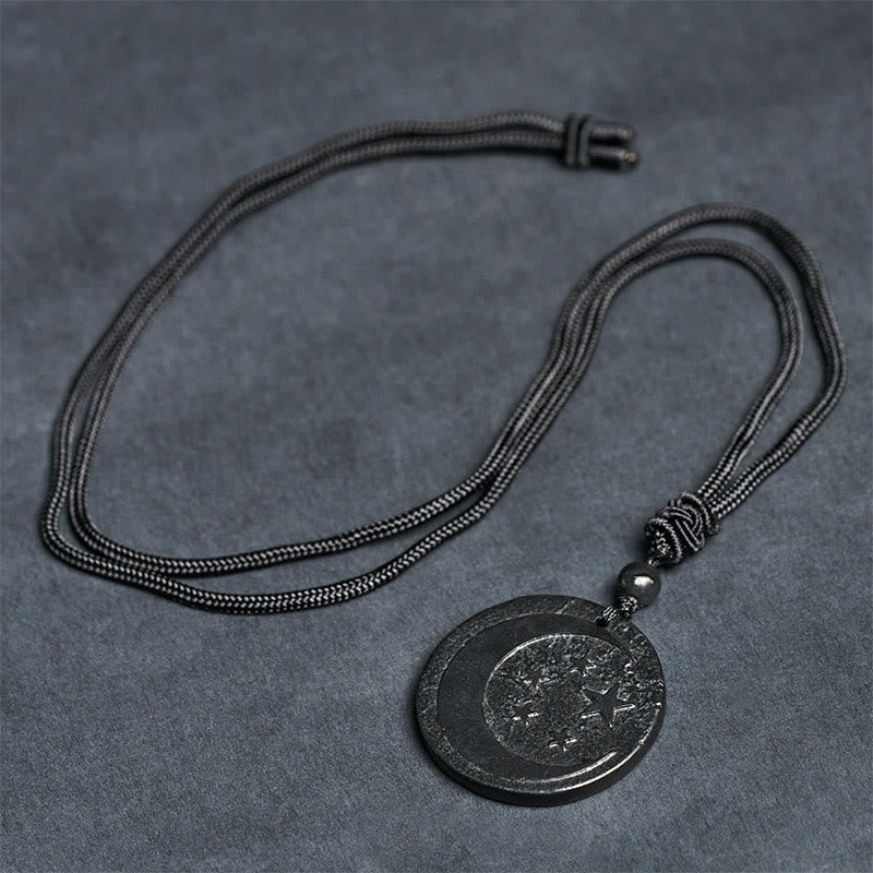 Collana con ciondolo di protezione in pietra di shungite autentica con design rotondo a forma di stella di luna Buddha Stones - Image 8