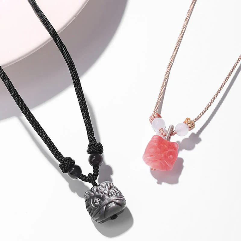 Collana con ciondolo di protezione leone danzante in agata rossa e ossidiana lucida in argento naturale Buddha Stones - Image 2