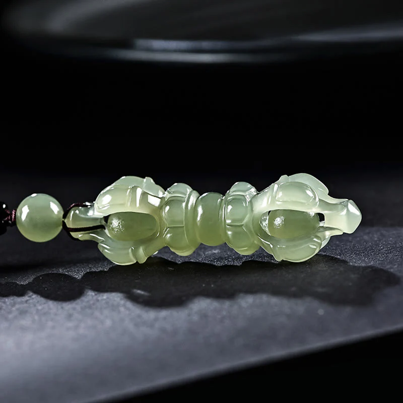 Collana con ciondolo di successo inciso Dorje Vajra in giada ciano naturale tibetana e giada bianca - Image 4