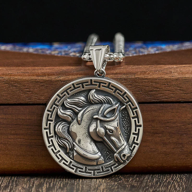 Collana con ciondolo in acciaio e titanio "Equilibrio" Buddha Stones dell'anno del cavallo - Image 3