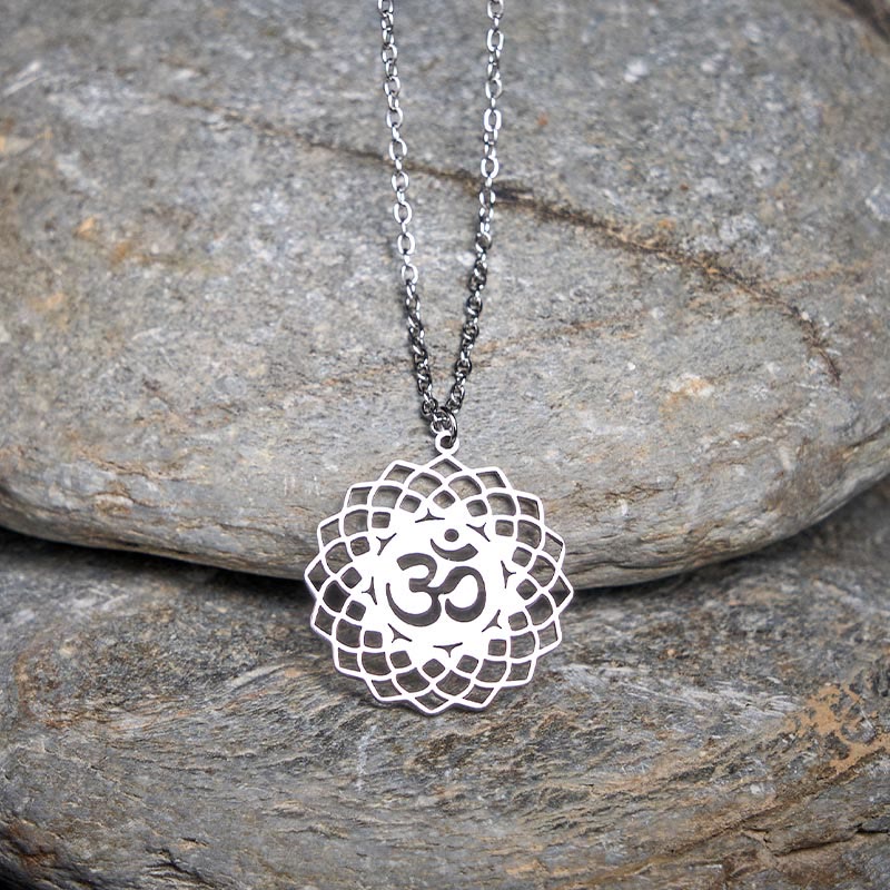 Collana con ciondolo in acciaio inossidabile con simbolo Om Buddha Stones, motivo: loto cavo - Image 10