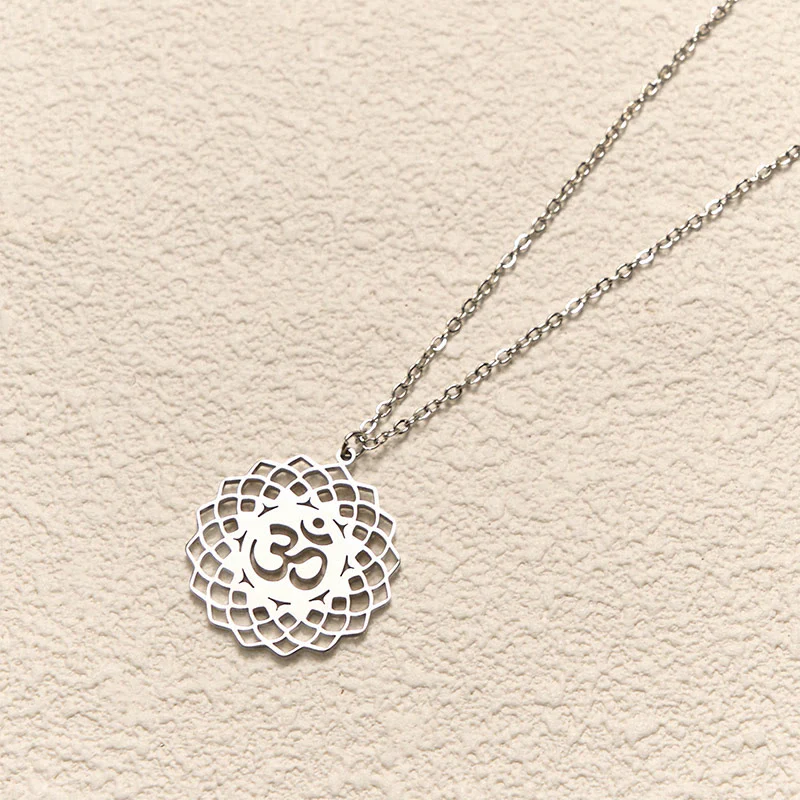 Collana con ciondolo in acciaio inossidabile con simbolo Om Buddha Stones, motivo: loto cavo - Image 12