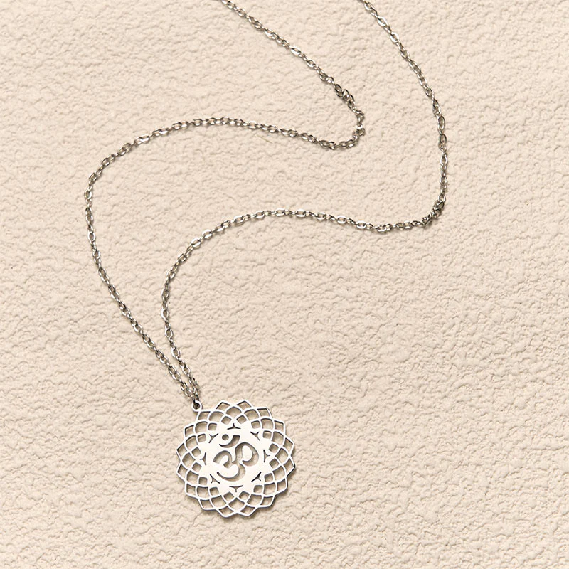 Collana con ciondolo in acciaio inossidabile con simbolo Om Buddha Stones, motivo: loto cavo - Image 13