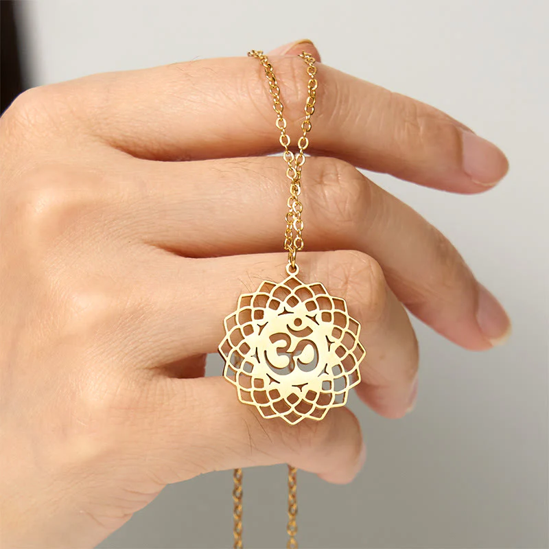Collana con ciondolo in acciaio inossidabile con simbolo Om Buddha Stones, motivo: loto cavo - Image 6