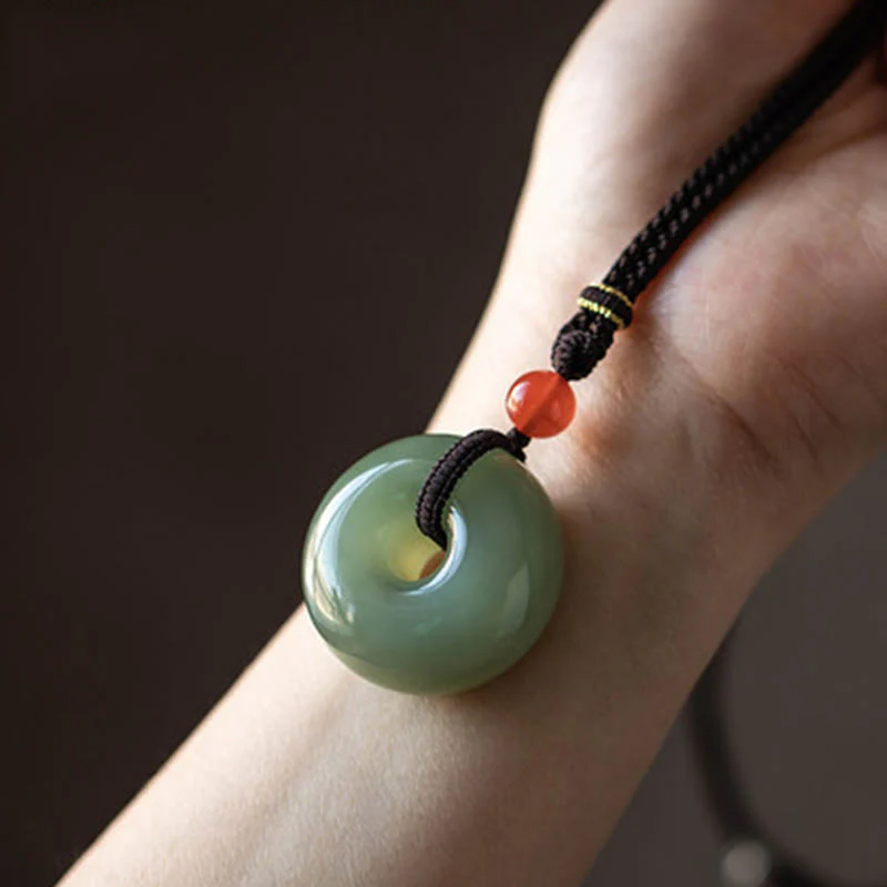 Collana con ciondolo in corda con fibbia della pace in giada rotonda naturale Buddha Stones Lotus Abundance - Image 11