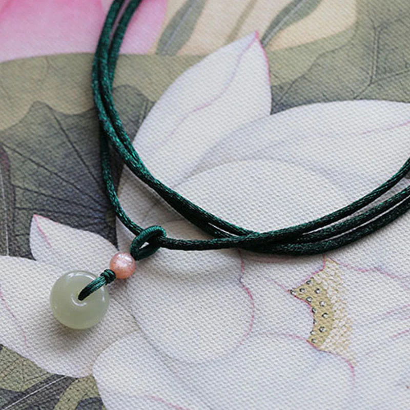 Collana con ciondolo in corda con fibbia della pace in giada rotonda naturale Buddha Stones Lotus Abundance - Image 4