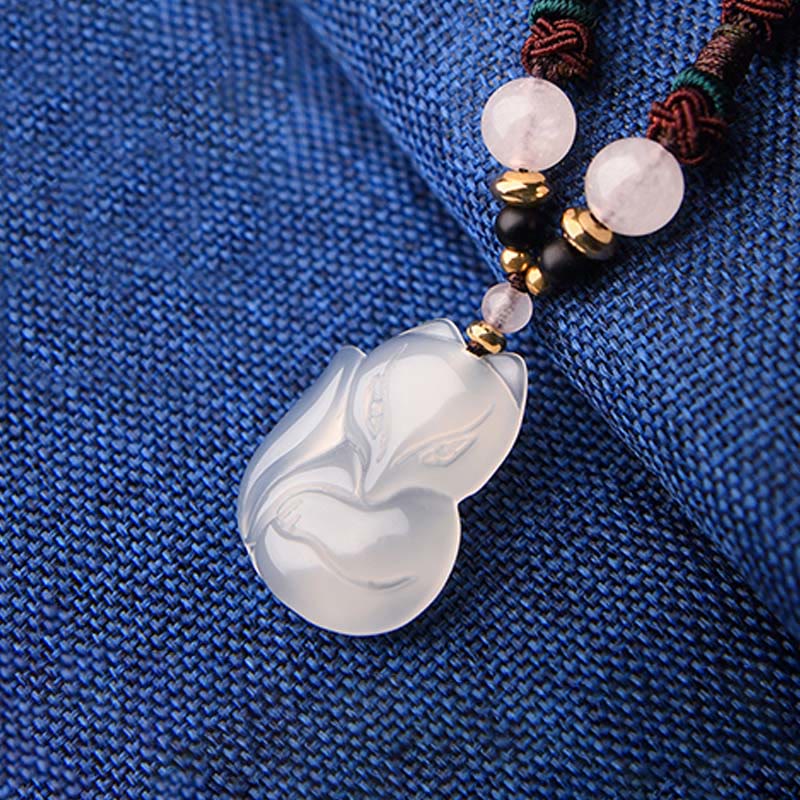 Collana con ciondolo in corda dell'armonia con perline di cristallo rosa di volpe e calcedonio Buddha Stones - Image 9