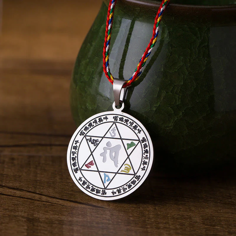 Collana con ciondolo in corda di protezione in acciaio al titanio Buddha Stones colorate Om Mani Padme Hum - Image 3