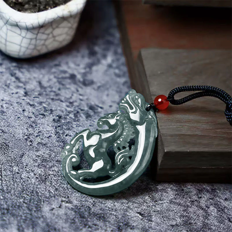 Collana con ciondolo in giada e drago con Buddha Stones e portafortuna dell'anno del cavallo - Image 2