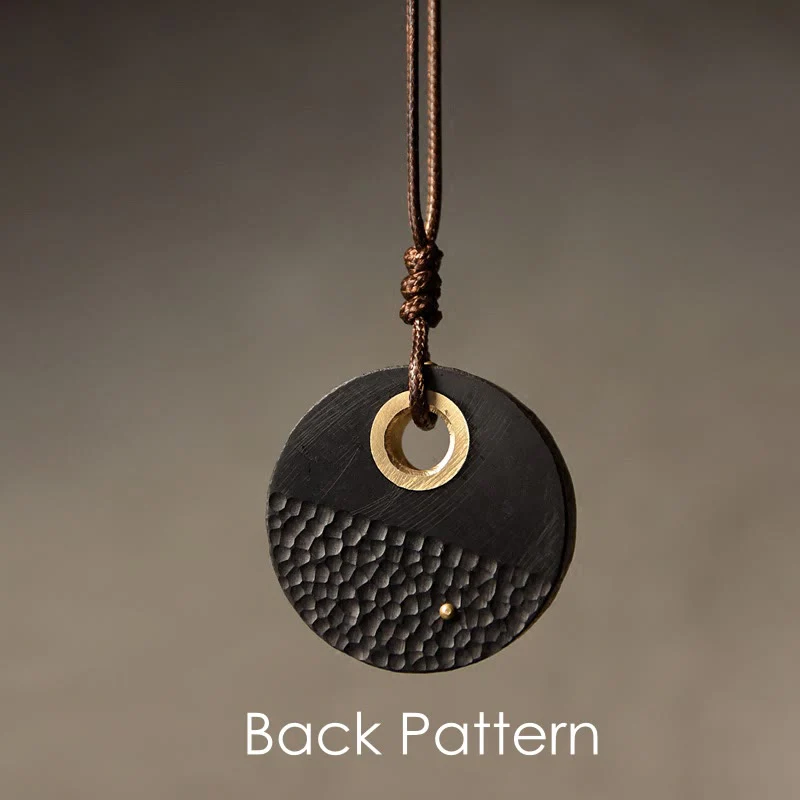 Collana con ciondolo in ottone e rame con Buddha Stones, realizzata a mano, in legno di ebano e pietra della pace - Image 2
